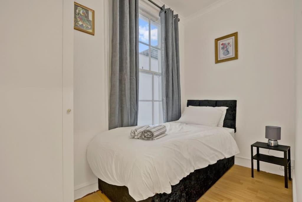 Cosy 2-Bedroom Flat Paddington Londra Esterno foto