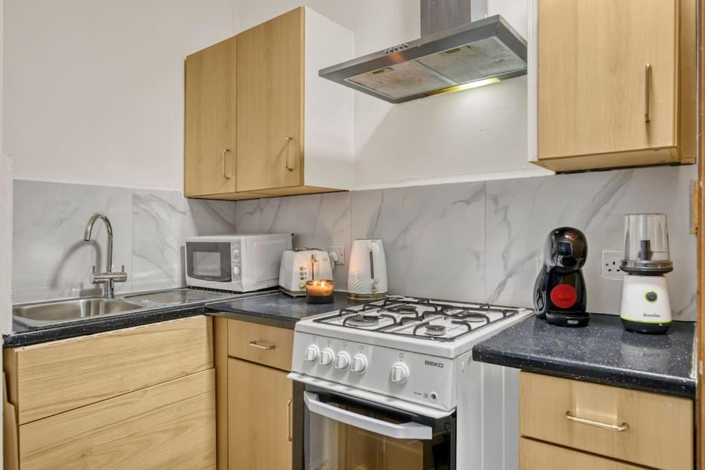 Cosy 2-Bedroom Flat Paddington Londra Esterno foto